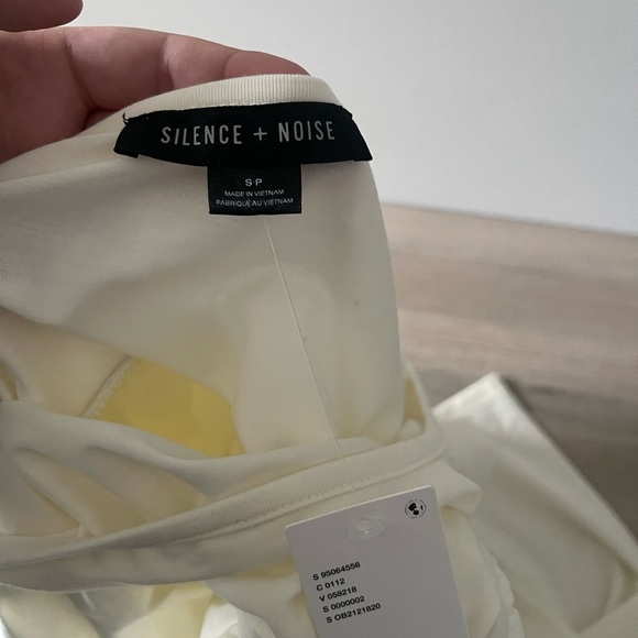 silence + noise | Urban Outfitters | Long Sleeve Bubble Top Ivory New with Tags - Picture 4 of 6